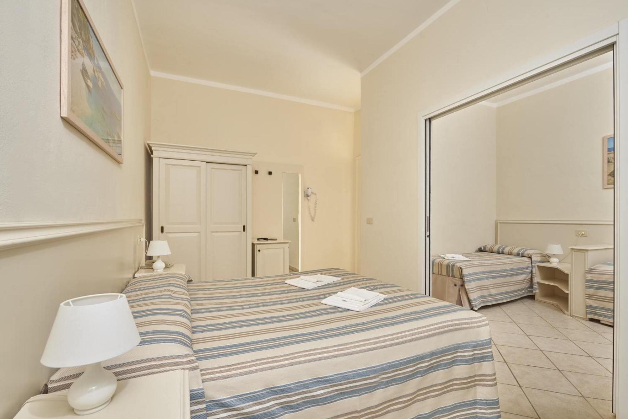 Hotel Villa Rodriguez Capoliveri  Ngoại thất bức ảnh